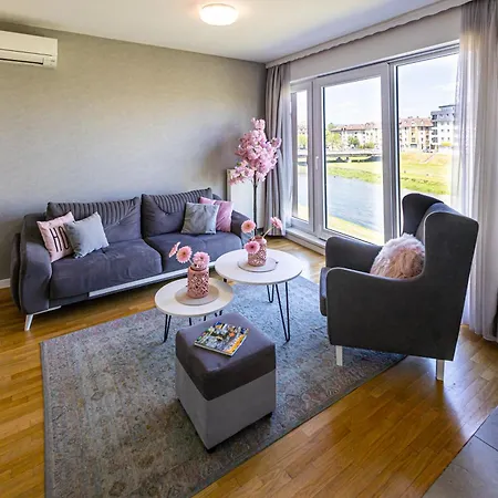 Ilidza River Apartamento *