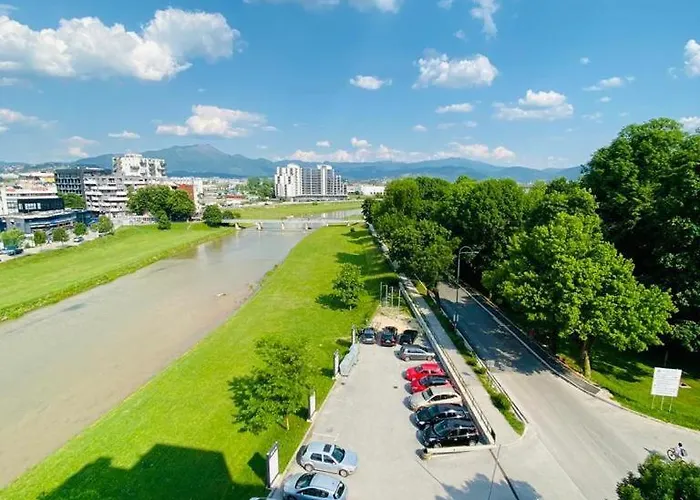 Ilidza River דירה