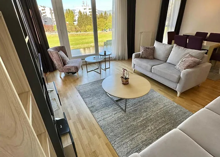 Ilidza River דירה *